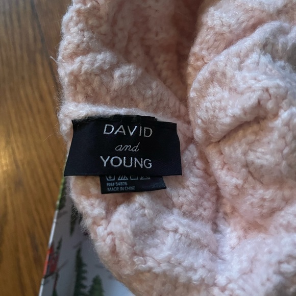 🆕 [David and Young] Pink Cozy Winter Beanie with Faux Fur Pom and Mittens Set - Picture 4 of 6